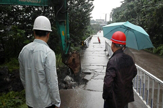 秋雨綿綿寒氣甚 熱火朝天暖意濃