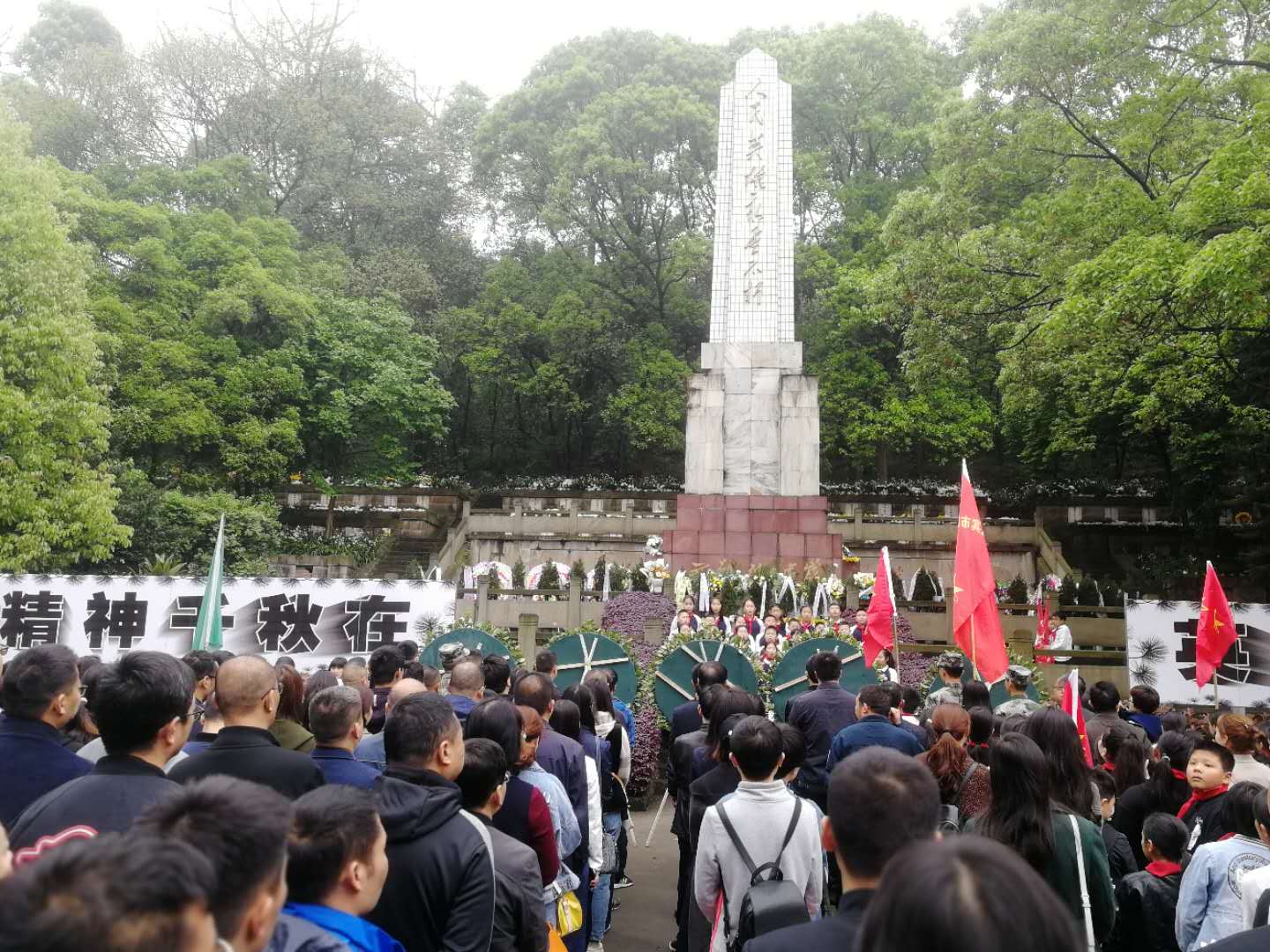 市清源水務(wù)開(kāi)展清明祭掃活動(dòng)